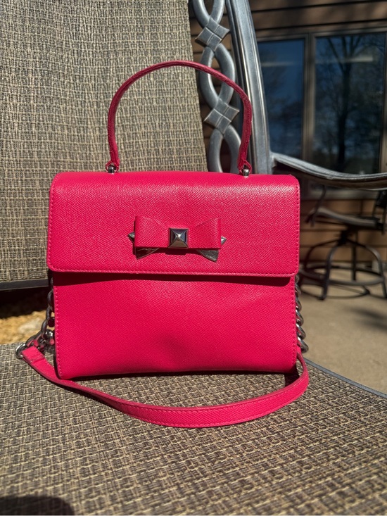 Betsey Johnson Handbags - GUC Betsey Johnson Devin Shoulder Bag With Chain Hot Pink Bow